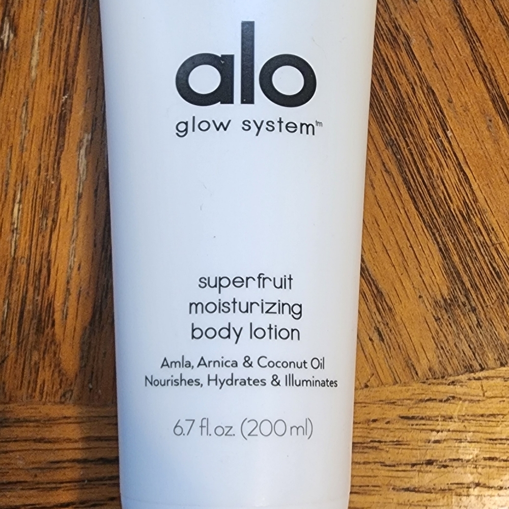 Alo glow system super fruit moisturizing body lotion